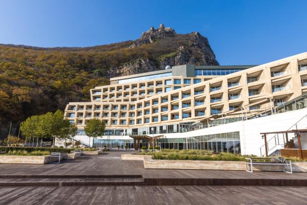 Три чуда природы в Азербайджане: Нафталан, Истису, Нафтсу.